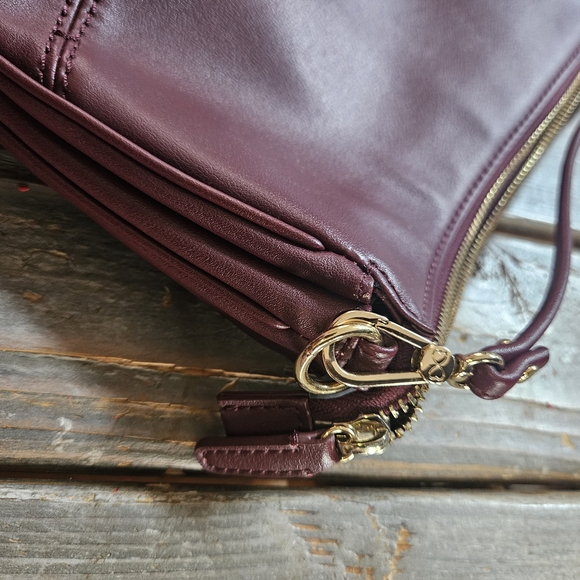 Maison Gaja Elegant Burgundy Crossbody Bag - Picture 3 of 11